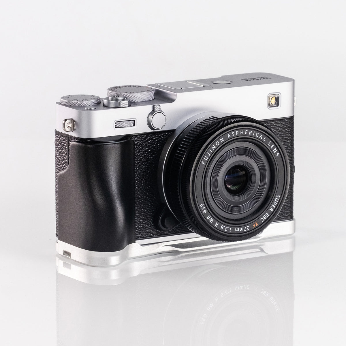 Metal Grip for Fujifilm XE5 – Ergonomic Handle, Hidden SD Slot, Arca-Swiss Base