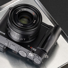 Metal Grip for Sony RX1R3 – Ergonomic Handle, Hidden SD Slot, Arca-Swiss Base