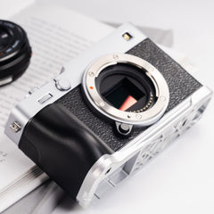 Metal Grip for Fujifilm XE5 – Ergonomic Handle, Hidden SD Slot, Arca-Swiss Base